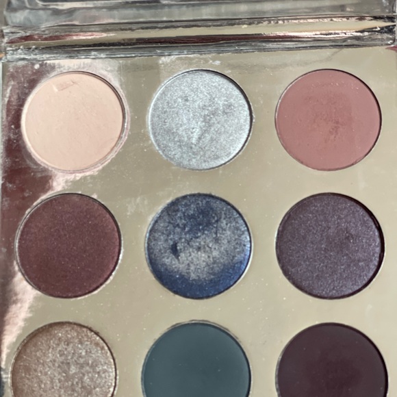 Kylie Cosmetics The Holiday 2016 Palette - Picture 3 of 3